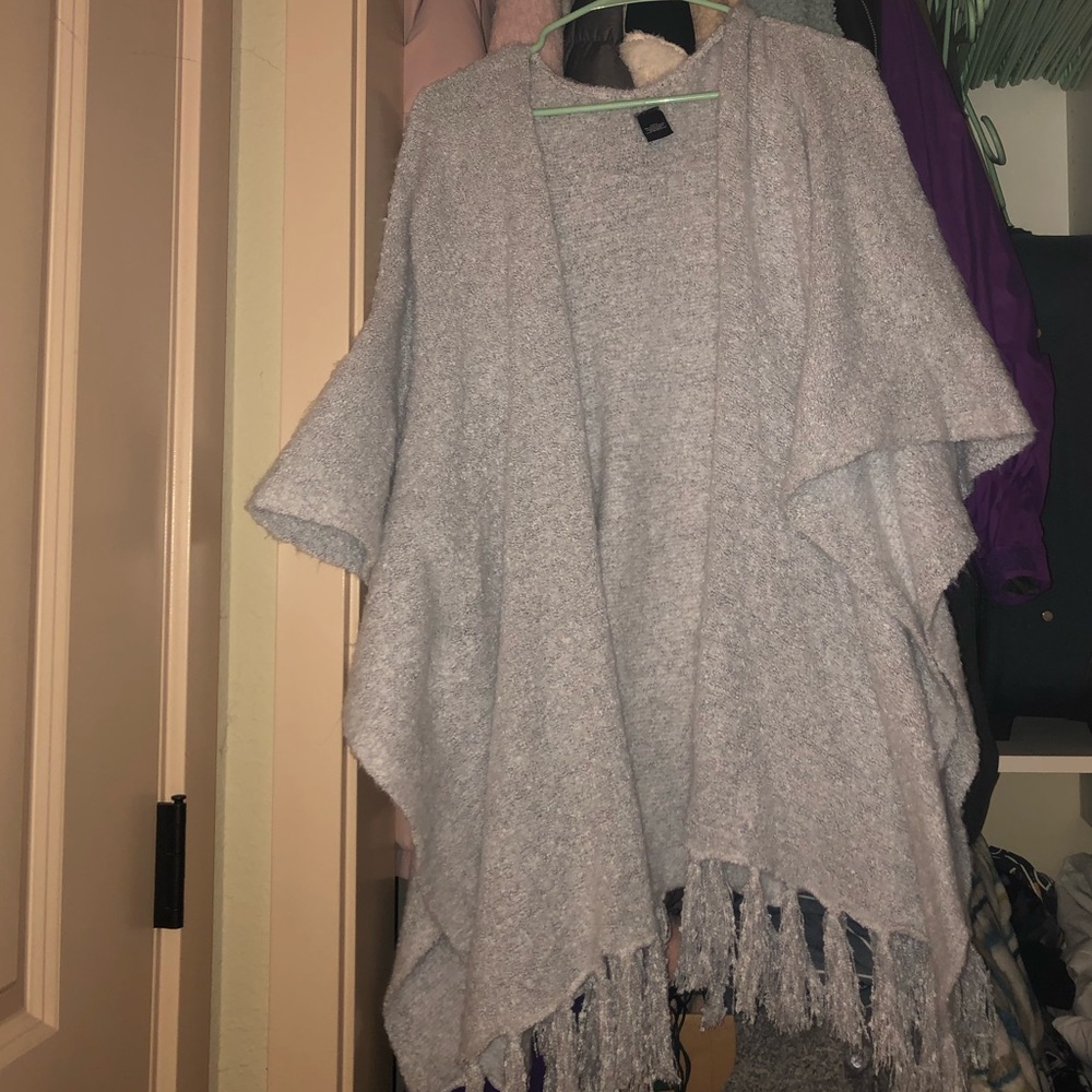 Gray soft cape with tassels